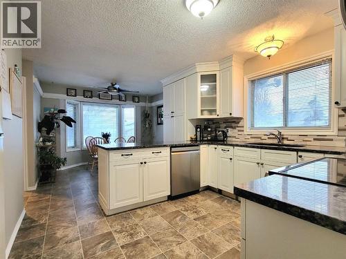 8101 Mission Heights Drive, Grande Prairie, AB - Indoor Photo Showing Kitchen
