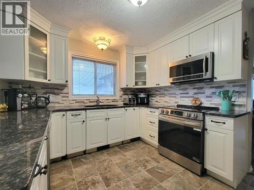 8101 Mission Heights Drive, Grande Prairie, AB - Indoor Photo Showing Kitchen With Upgraded Kitchen