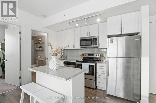 801 - 550 North Service Road, Grimsby, ON - Indoor Photo Showing Kitchen With Upgraded Kitchen