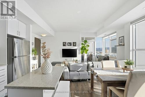 801 - 550 North Service Road, Grimsby, ON - Indoor Photo Showing Living Room