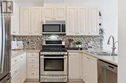 45 Browview Drive, Hamilton, ON - Indoor Photo Showing Kitchen With Stainless Steel Kitchen With Double Sink With Upgraded Kitchen