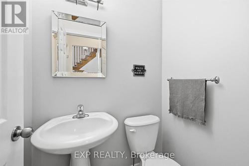 45 Browview Drive, Hamilton, ON - Indoor Photo Showing Bathroom