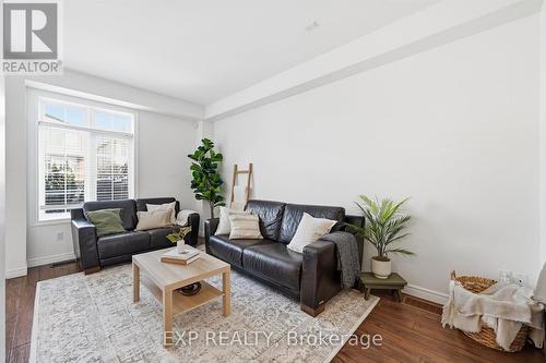 45 Browview Drive, Hamilton, ON - Indoor Photo Showing Living Room