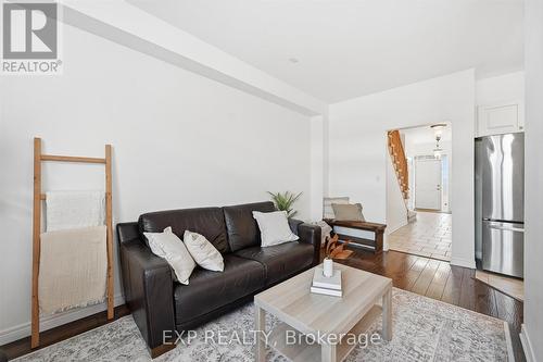 45 Browview Drive, Hamilton, ON - Indoor Photo Showing Living Room