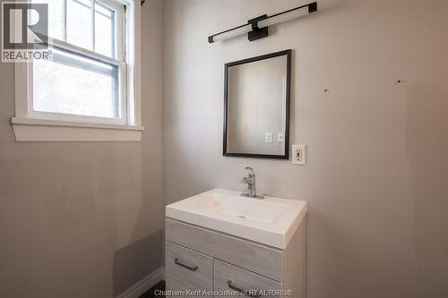 31 Adelaide Street North, Chatham, ON - Indoor Photo Showing Bathroom