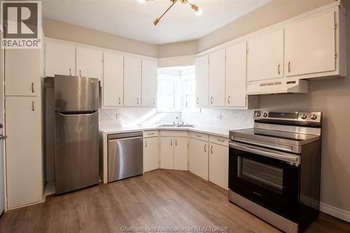 31 Adelaide Street North, Chatham, ON - Indoor Photo Showing Kitchen