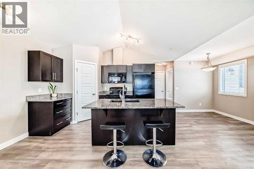 11302, 2781 Chinook Winds Drive Sw, Airdrie, AB - Indoor Photo Showing Kitchen