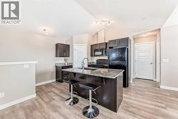 Central island with Seating - 