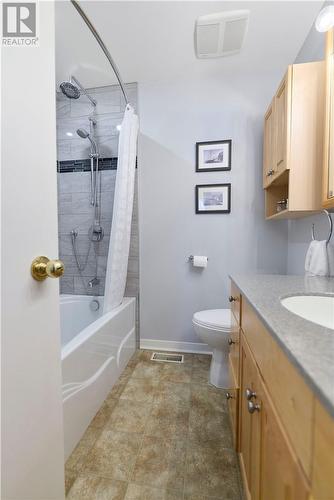 1225 Drummond, Sudbury, ON - Indoor Photo Showing Bathroom
