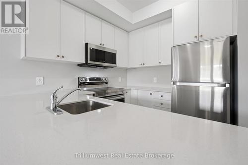 34 - 10 South Creek Drive, Kitchener, ON - Indoor Photo Showing Kitchen With Stainless Steel Kitchen With Upgraded Kitchen