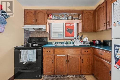 324 Cole Road, Guelph (Kortright West), ON - Indoor Photo Showing Kitchen With Double Sink
