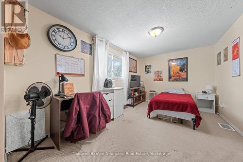 324 Cole Road, Guelph (Kortright West), ON - Indoor Photo Showing Bedroom