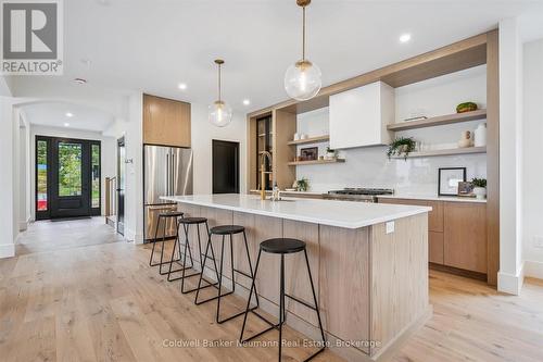 126 Oxford Street, Guelph (Downtown), ON - Indoor Photo Showing Kitchen With Upgraded Kitchen