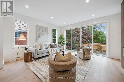 126 Oxford Street, Guelph (Downtown), ON - Indoor Photo Showing Living Room