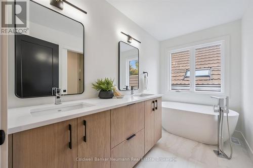 126 Oxford Street, Guelph (Downtown), ON - Indoor Photo Showing Bathroom