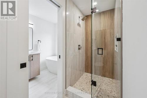126 Oxford Street, Guelph (Downtown), ON - Indoor Photo Showing Bathroom