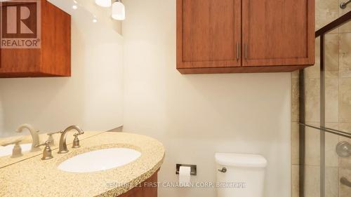 2405 - 389 Dundas Street, London East (East K), ON - Indoor Photo Showing Bathroom