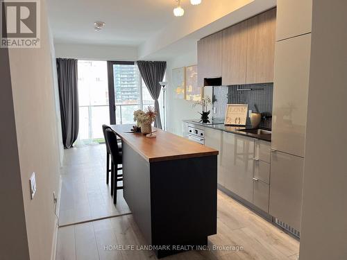 507 - 161 Roehampton Avenue, Toronto, ON - Indoor Photo Showing Kitchen