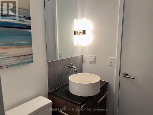 507 - 161 Roehampton Avenue, Toronto, ON - Indoor Photo Showing Bathroom