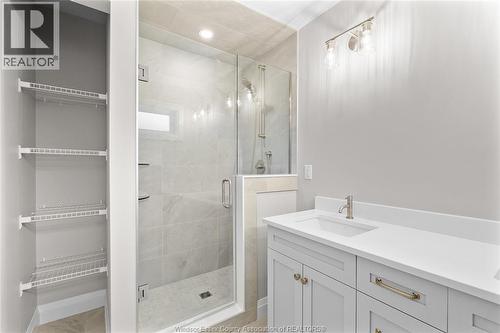 597 Keil Trail, Chatham, ON - Indoor Photo Showing Bathroom