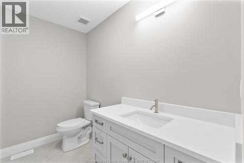 597 Keil Trail, Chatham, ON - Indoor Photo Showing Bathroom