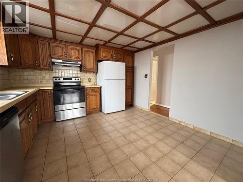 3034 Fazio Drive, Windsor, ON - Indoor Photo Showing Kitchen