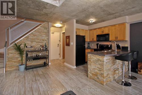 Hallway - 408 - 800 King Street W, Toronto, ON - Indoor Photo Showing Kitchen