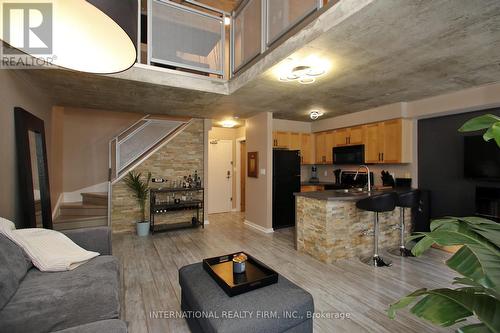 Living - 408 - 800 King Street W, Toronto, ON - Indoor