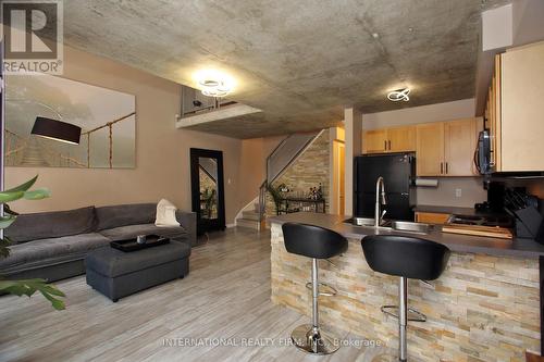 Kitchen - 408 - 800 King Street W, Toronto, ON - Indoor