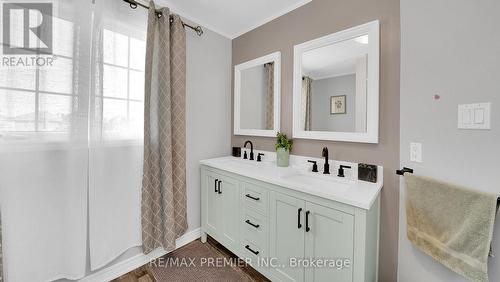 11 Richelieu Court, Caledon, ON - Indoor Photo Showing Bathroom