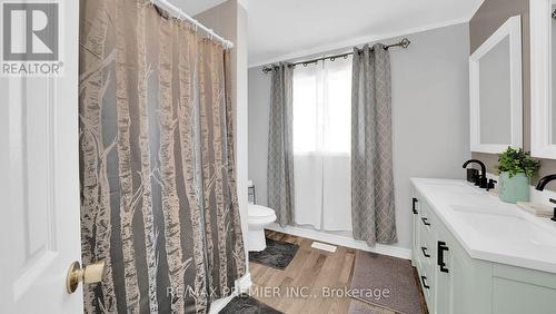 11 Richelieu Court, Caledon, ON - Indoor Photo Showing Bathroom