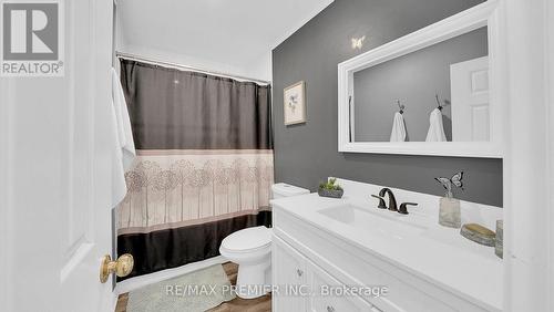 11 Richelieu Court, Caledon, ON - Indoor Photo Showing Bathroom