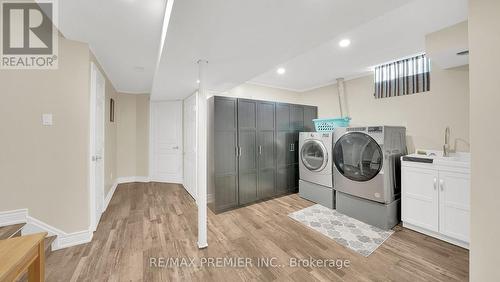 11 Richelieu Court, Caledon, ON - Indoor Photo Showing Laundry Room
