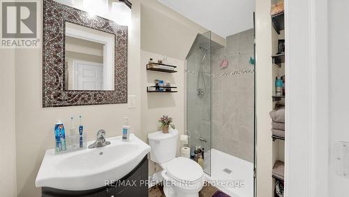 11 Richelieu Court, Caledon, ON - Indoor Photo Showing Bathroom