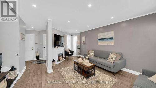 11 Richelieu Court, Caledon, ON - Indoor Photo Showing Living Room