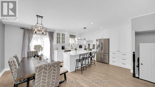 11 Richelieu Court, Caledon, ON - Indoor Photo Showing Dining Room