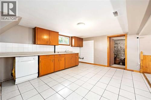 759 Melrose Avenue, Sarnia, ON - Indoor Photo Showing Kitchen With Double Sink