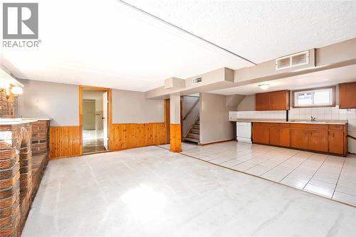 759 Melrose Avenue, Sarnia, ON - Indoor