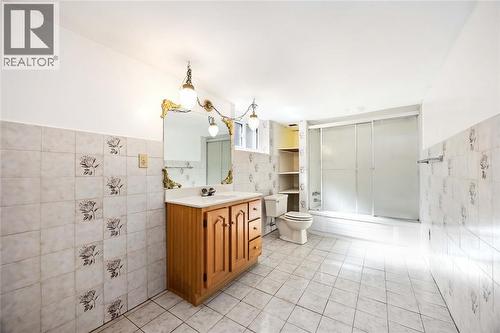 759 Melrose Avenue, Sarnia, ON - Indoor Photo Showing Bathroom