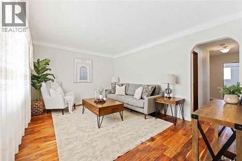 759 Melrose Avenue, Sarnia, ON - Indoor Photo Showing Living Room