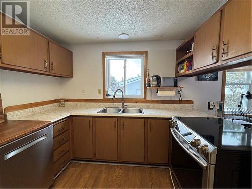 93 Sturgeon Street, Dowling, ON - Indoor Photo Showing Kitchen With Double Sink