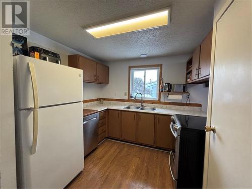 93 Sturgeon Street, Dowling, ON - Indoor Photo Showing Kitchen With Double Sink