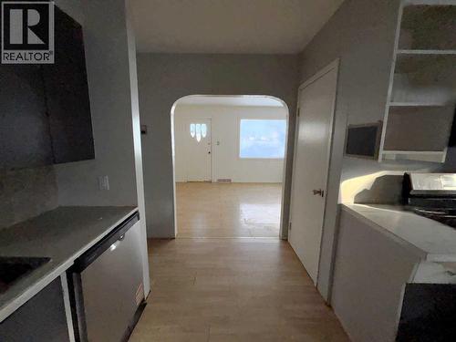 1341 2 Avenue, Wainwright, AB - Indoor Photo Showing Kitchen