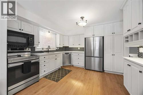 1912 Winslow Crescent, Sarnia, ON - Indoor Photo Showing Kitchen