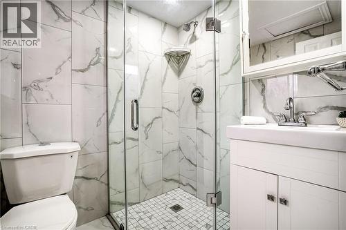 21 Chatham Street, Hamilton, ON - Indoor Photo Showing Bathroom