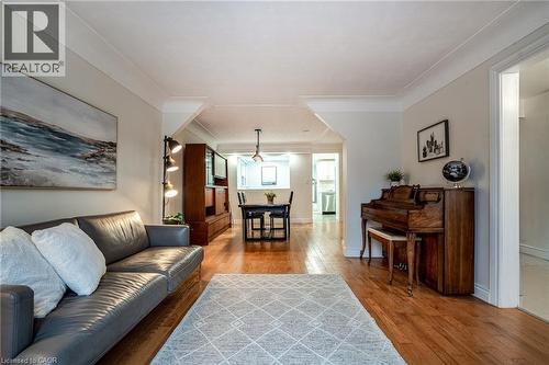 21 Chatham Street, Hamilton, ON - Indoor Photo Showing Living Room