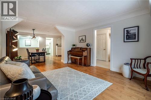 21 Chatham Street, Hamilton, ON - Indoor Photo Showing Living Room