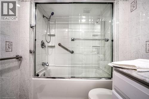 21 Chatham Street, Hamilton, ON - Indoor Photo Showing Bathroom