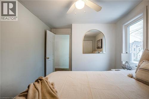 21 Chatham Street, Hamilton, ON - Indoor Photo Showing Bedroom