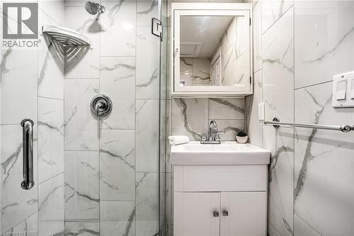 21 Chatham Street, Hamilton, ON - Indoor Photo Showing Bathroom